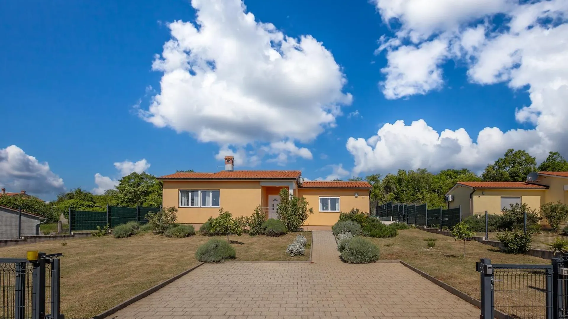 לאבין Holiday Home Aurea - Happy Rentals דירה